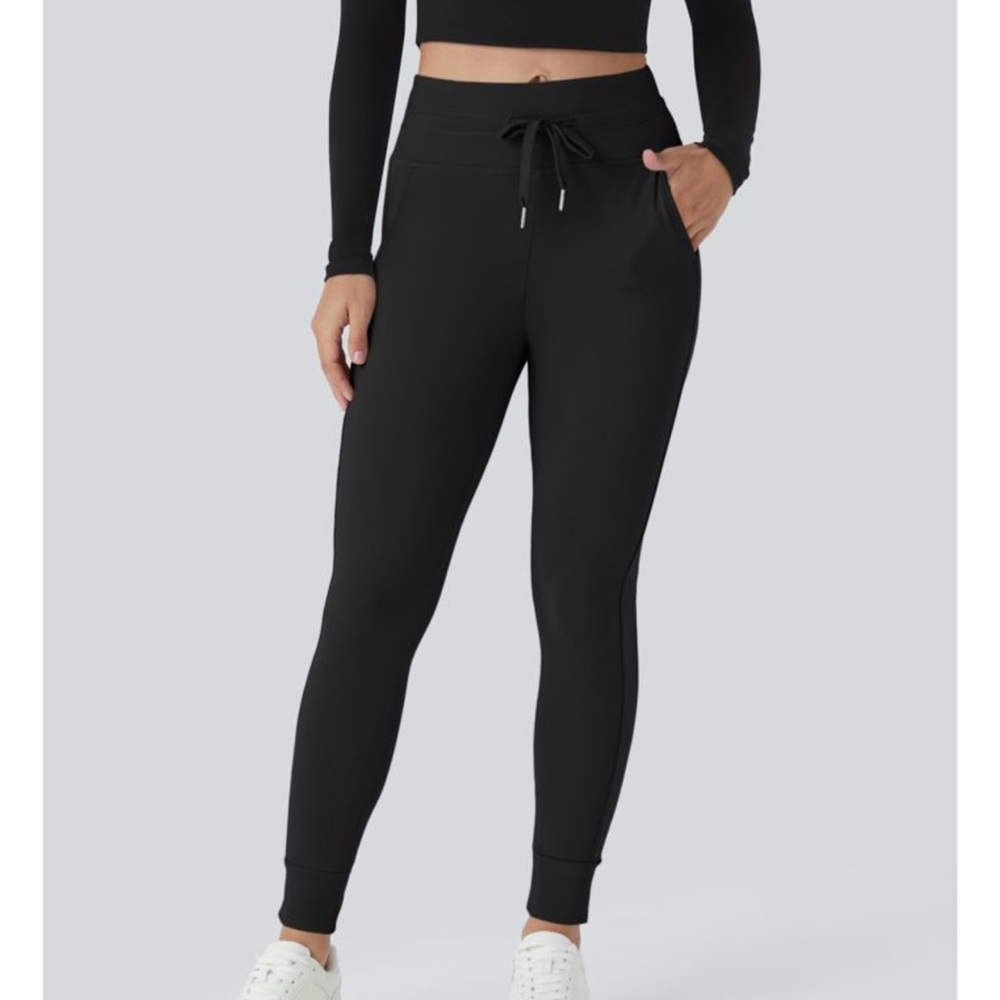 HALARA SoftlyZero Plush High Waisted
Drawstring Pocket Joggers Yoga
